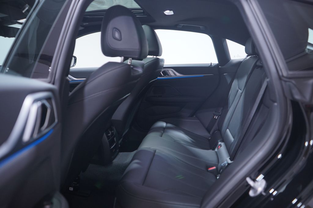 Thumbnail: 2025 BMW i4 - 9