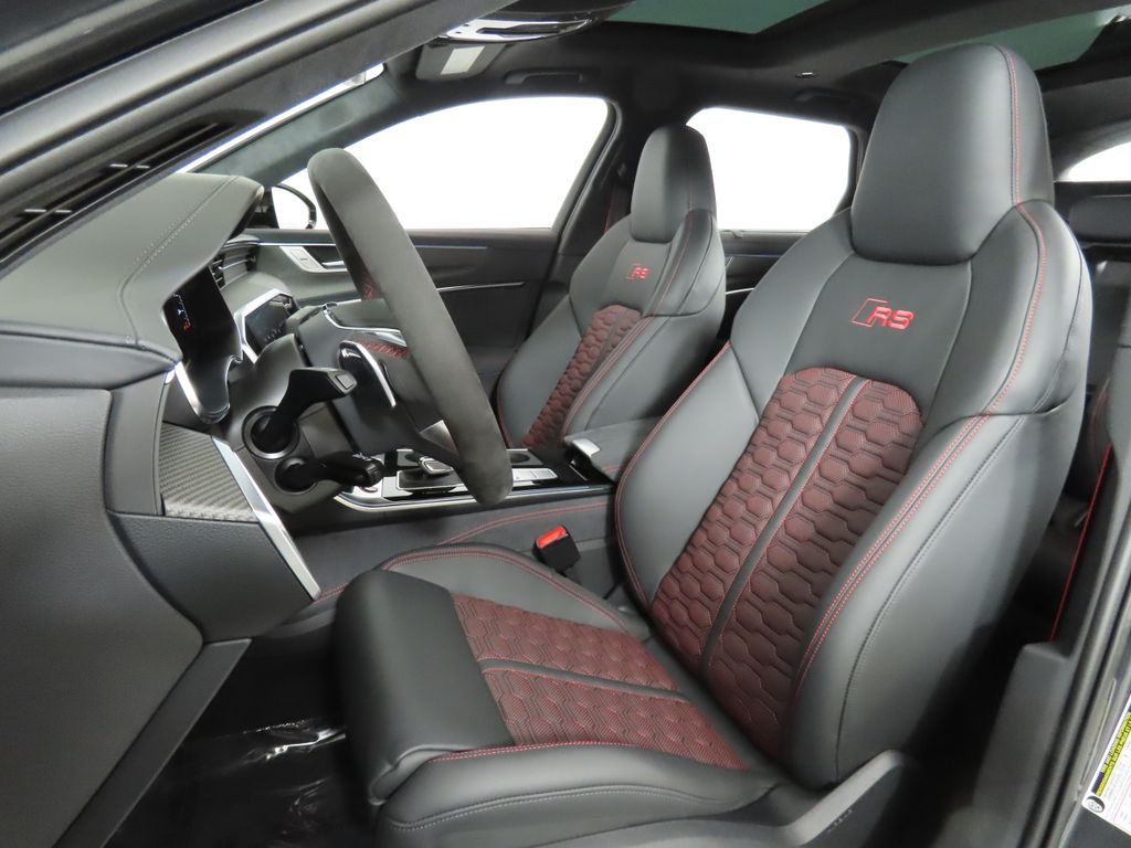 Thumbnail: 2026 Audi RS 6 - 31