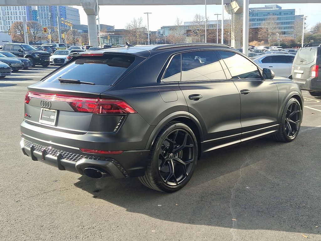 Thumbnail: 2025 Audi RS Q8 - 4