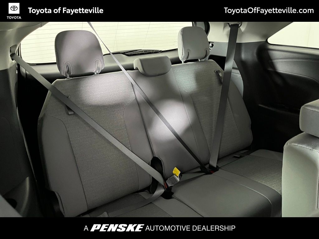 2025 Toyota Sienna LE 10