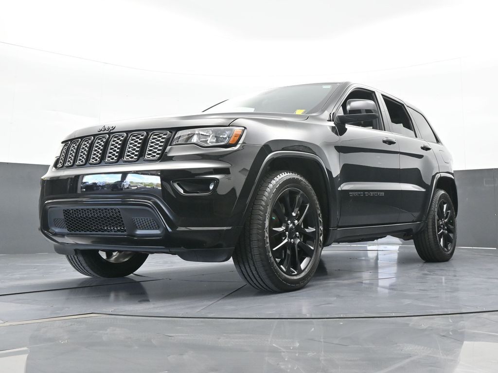 Used 2021 Diamond Black Crystal Pearlcoat Jeep Laredo X image 50