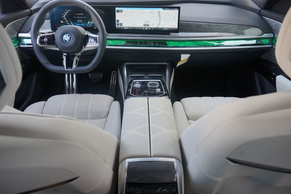 2024 BMW i7 M70 14