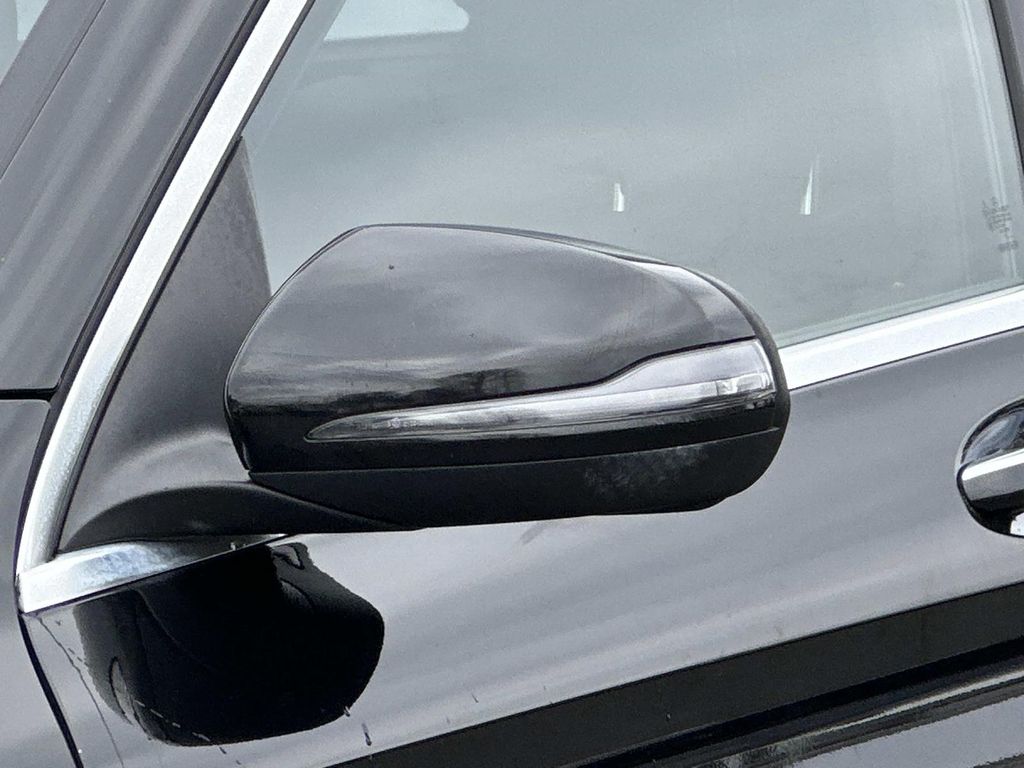 Thumbnail: 2016 Mercedes-Benz GLC - 2