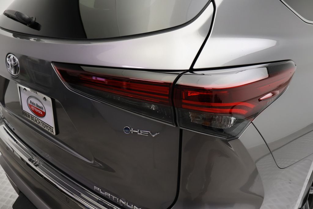 Thumbnail: 2025 Toyota Highlander - 9