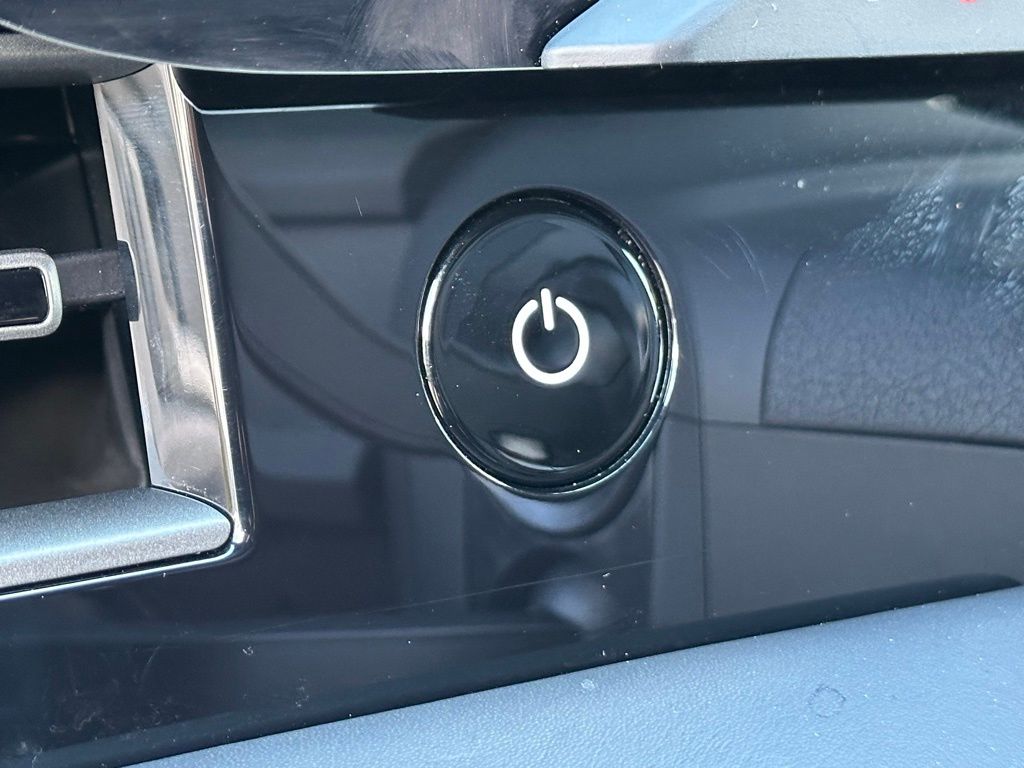 Thumbnail: 2025 Porsche Taycan - 32