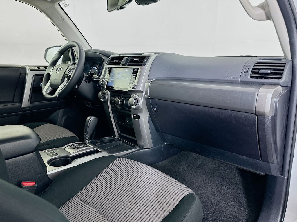 2024 Toyota 4Runner SR5 28