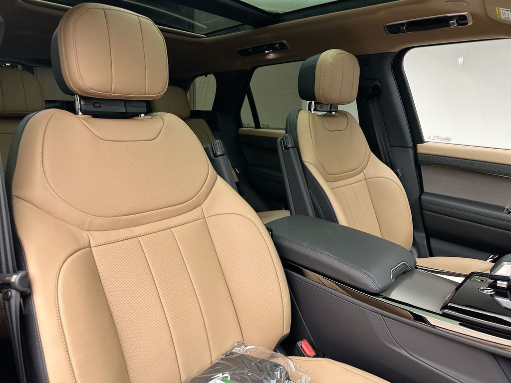 Thumbnail: 2026 Land Rover Range Rover Sport - 6