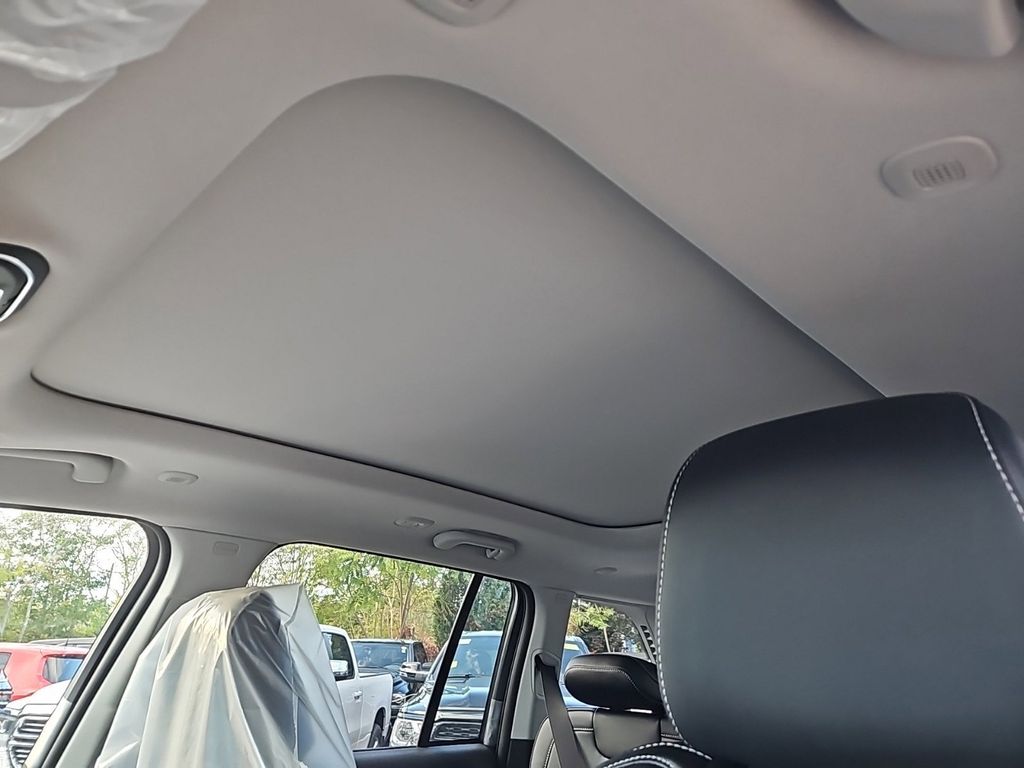 2025 Jeep Grand Cherokee 4xe photo