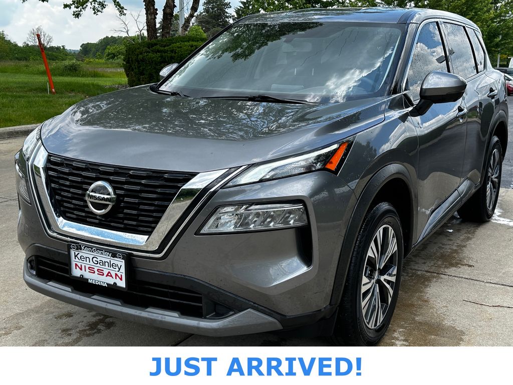 2021 Nissan Rogue SV photo
