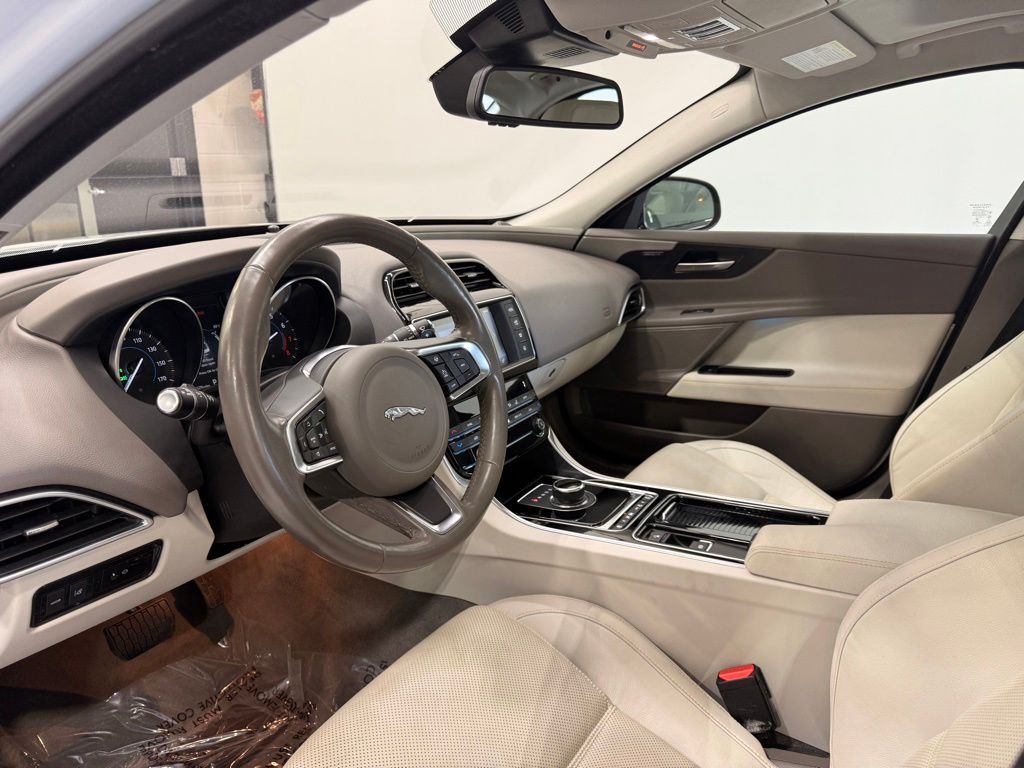 Thumbnail: 2018 Jaguar XE - 11