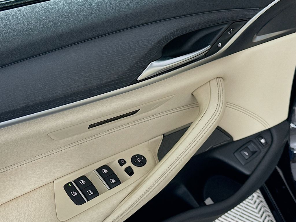 Thumbnail: 2023 BMW 5 Series - 18