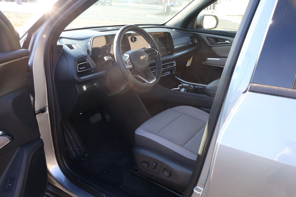 Thumbnail: 2026 Chevrolet Traverse - 13