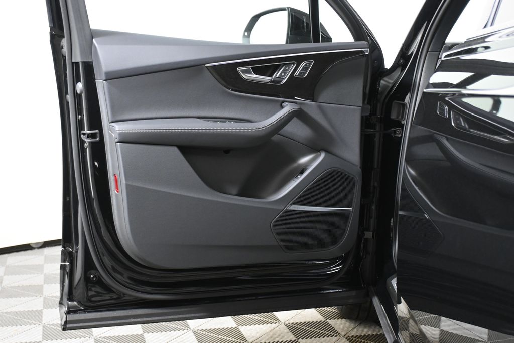 Thumbnail: 2026 Audi Q7 - 23