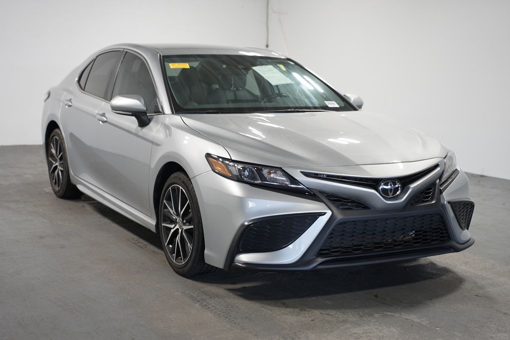 2023 Toyota Camry SE 3