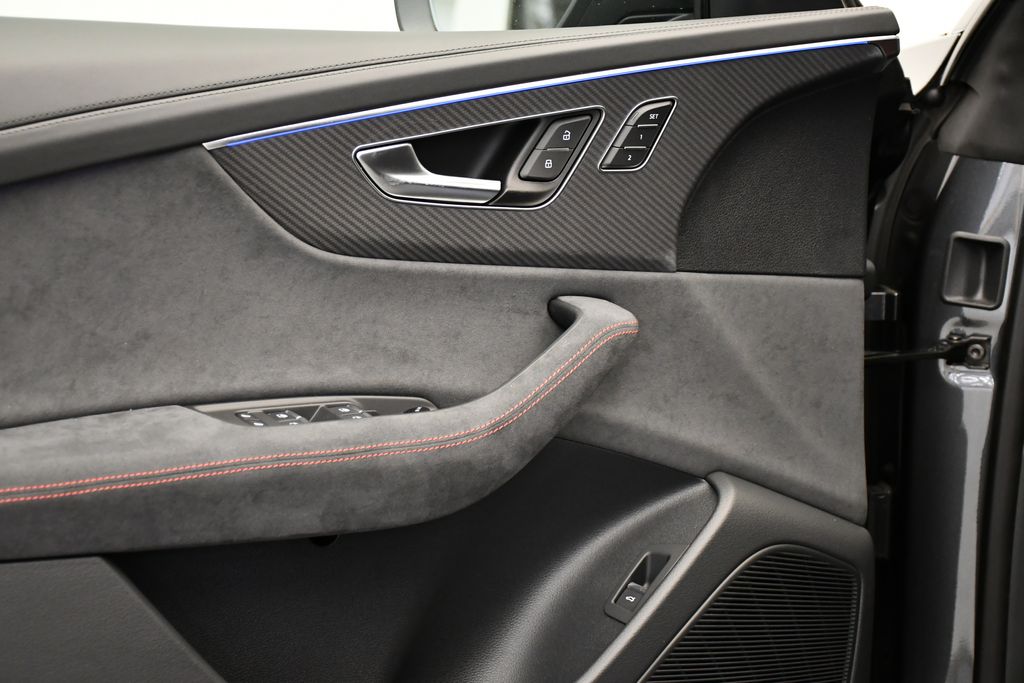 Thumbnail: 2026 Audi RS Q8 - 31