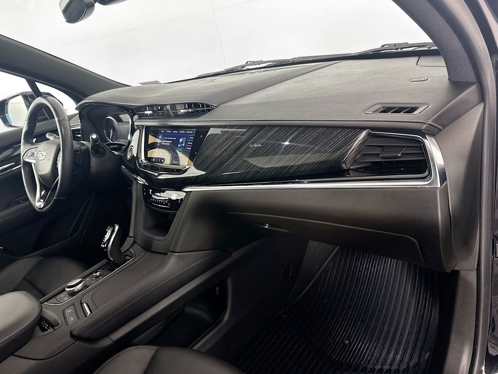 Thumbnail: 2022 Cadillac XT6 - 30