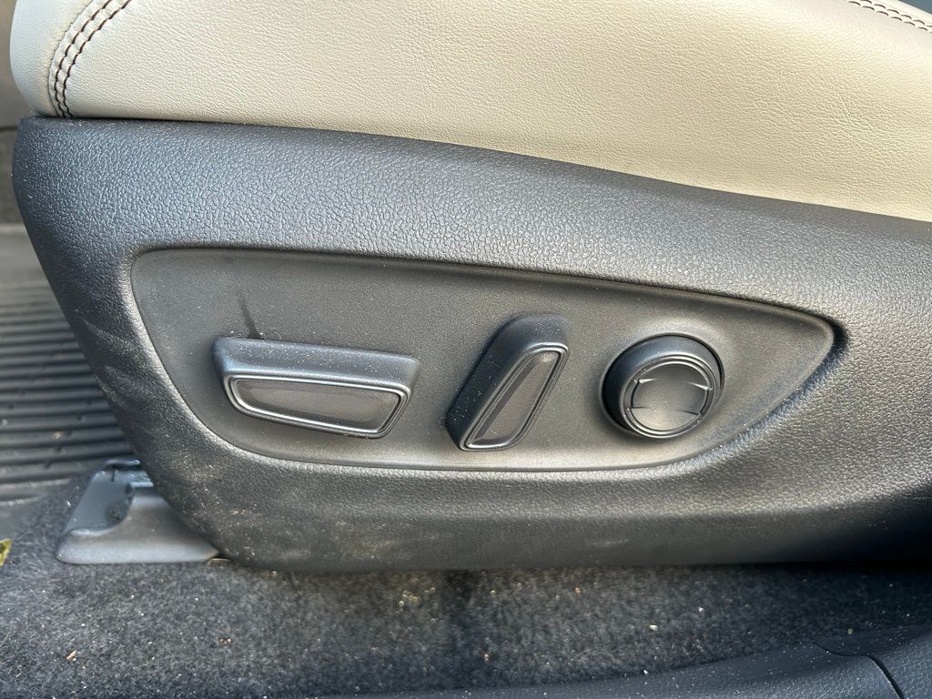 2024 Toyota RAV4 XLE Premium 16