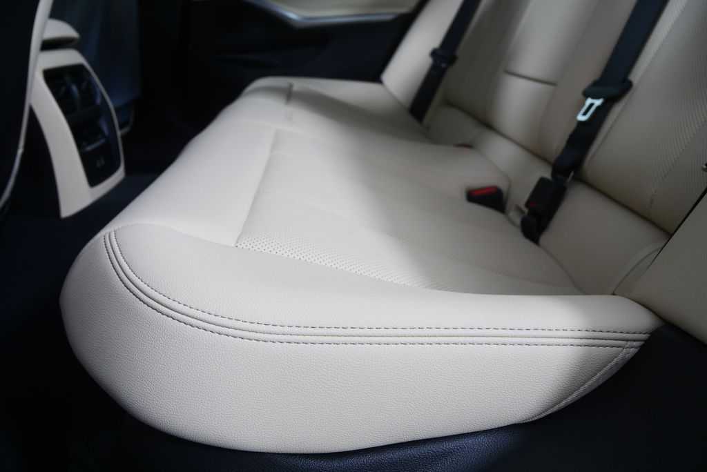 Thumbnail: 2026 BMW 3 Series - 15