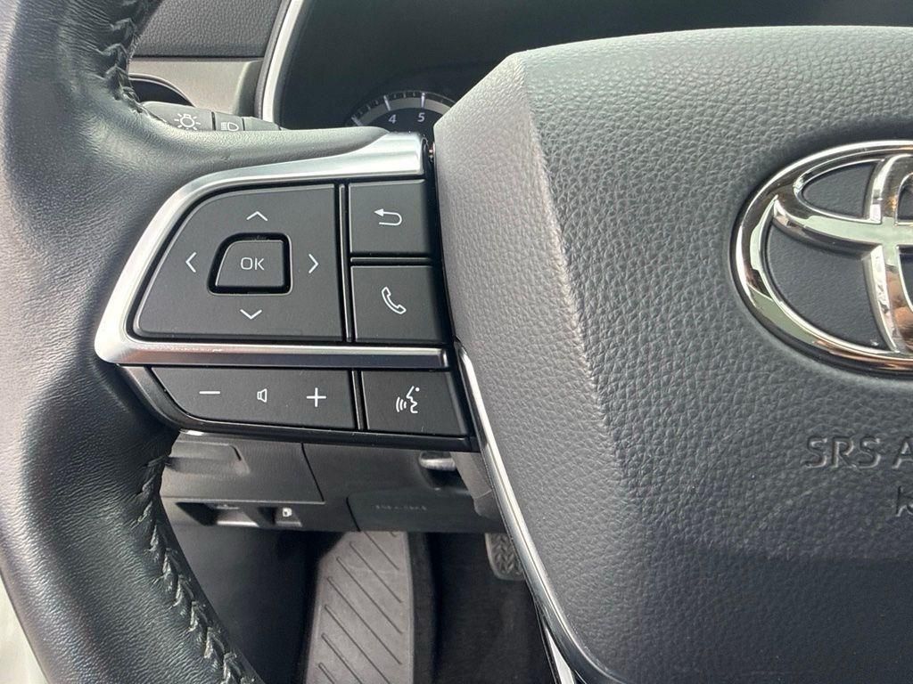 Used 2020 White Toyota XLE image 15