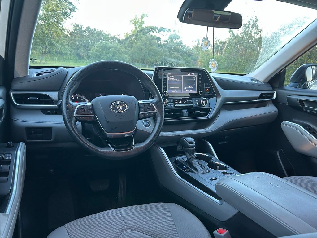 Thumbnail: 2021 Toyota Highlander - 12
