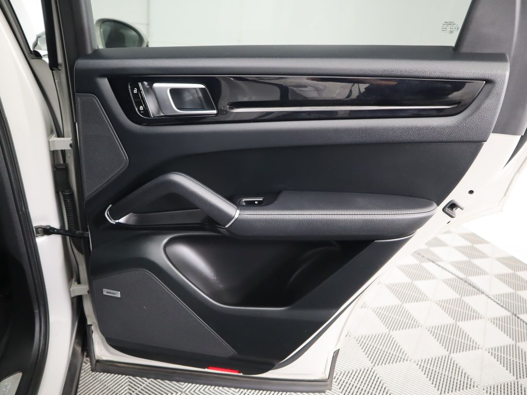 Thumbnail: 2021 Porsche Cayenne - 28