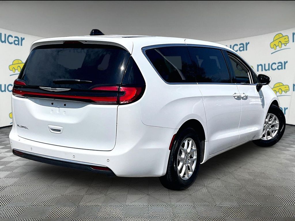 2023 Chrysler Pacifica — photo 6