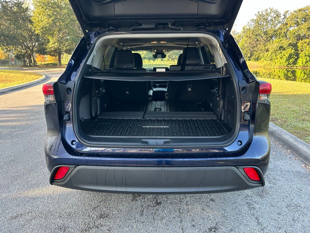 Thumbnail: 2025 Toyota Highlander - 10