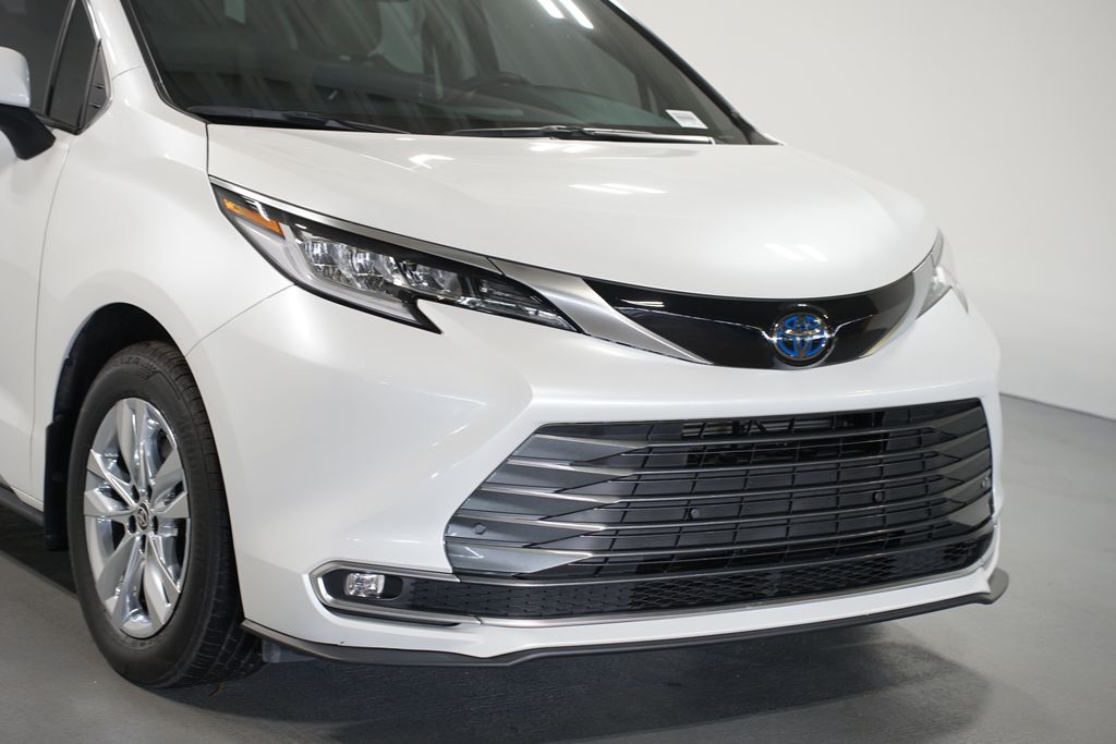 Thumbnail: 2024 Toyota Sienna - 4