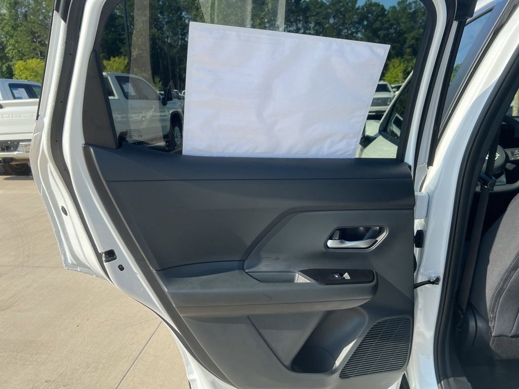 2025 Aspen White Tricoat Nissan Kicks SV FWD SUV