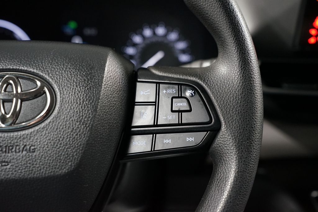 Thumbnail: 2024 Toyota Sienna - 13