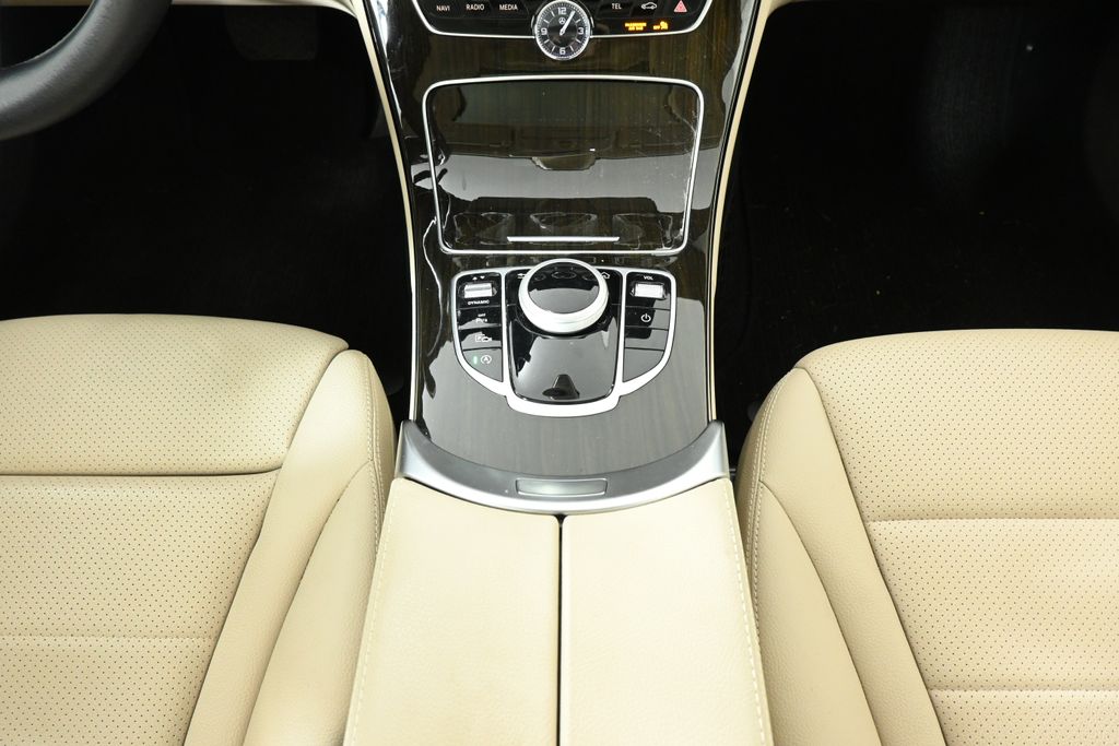 Thumbnail: 2020 Mercedes-Benz C-Class - 24