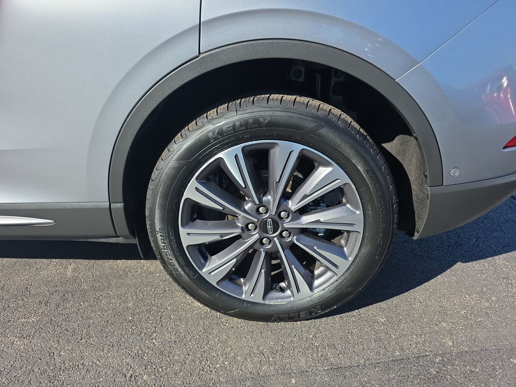 Used 2022 Silver Lincoln Reserve image 14