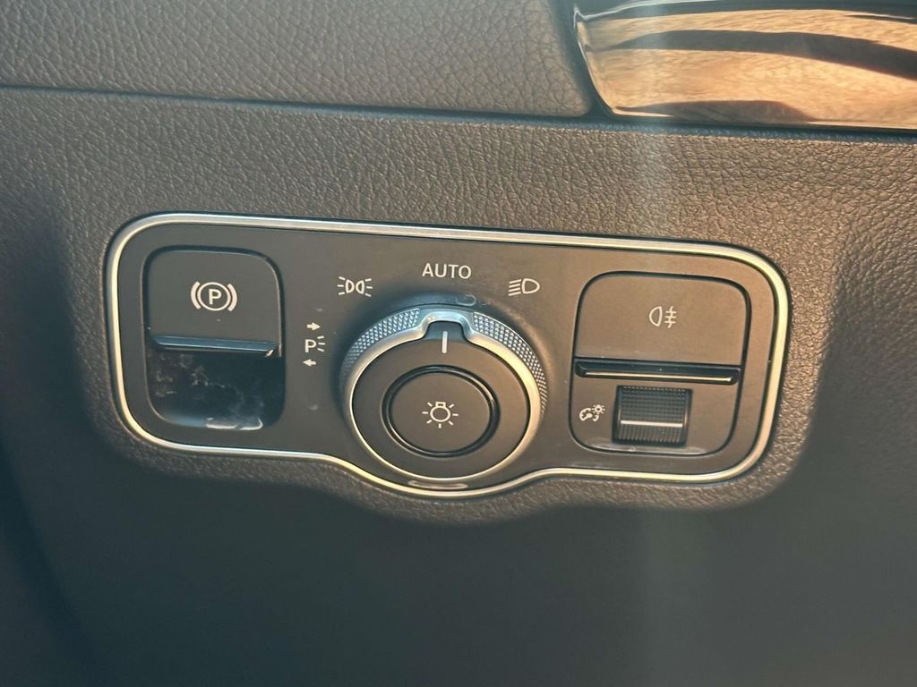 2025 Mercedes-Benz GLA 250 4MATIC 17