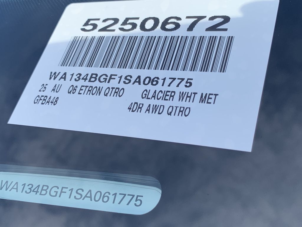 Thumbnail: 2025 Audi Q6 e-tron - 12