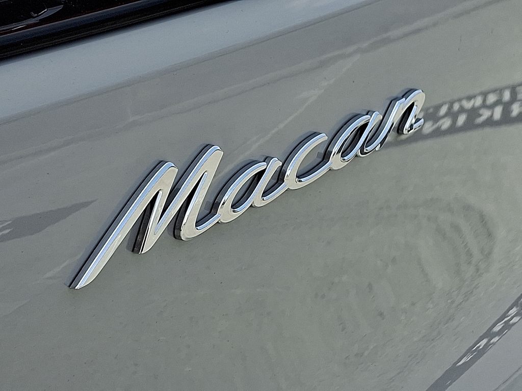 Thumbnail: 2026 Porsche Macan - 27