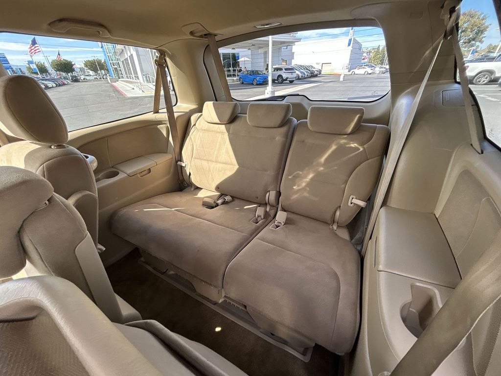 Thumbnail: 2010 Honda Odyssey - 21