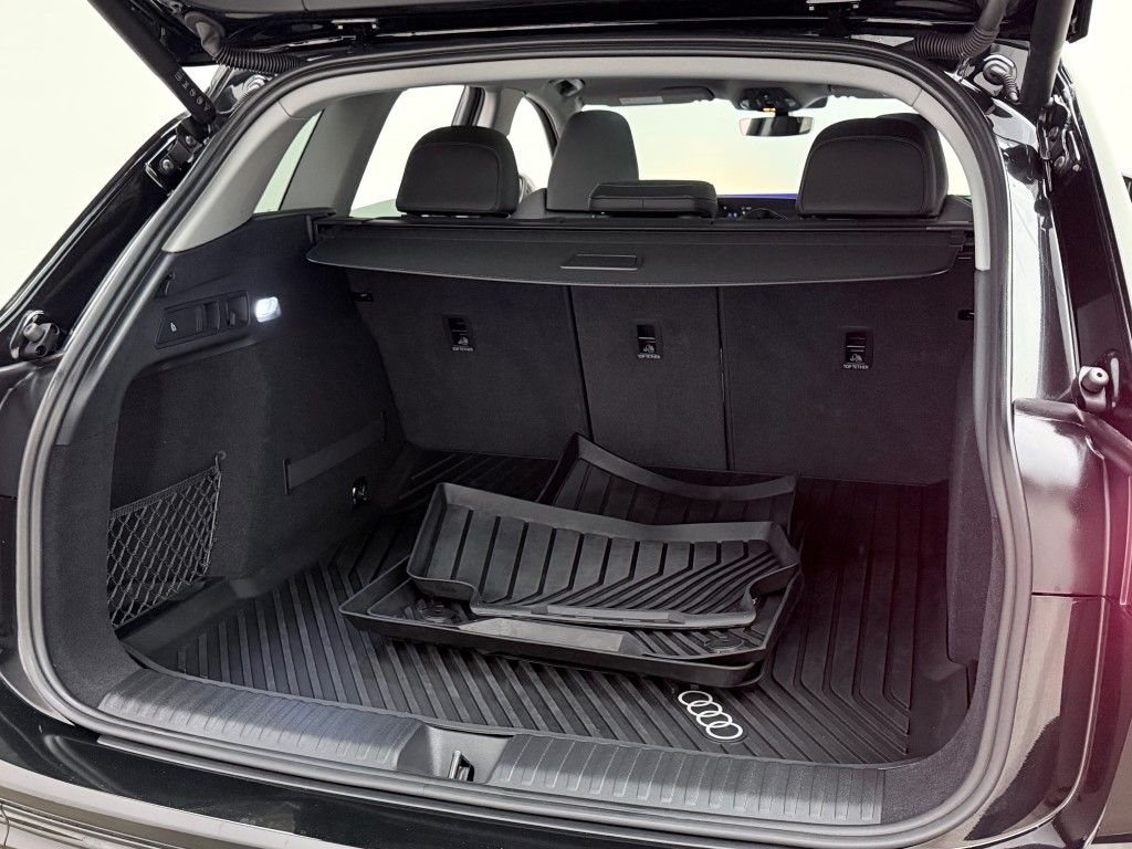 Thumbnail: 2025 Audi Q6 e-tron - 25