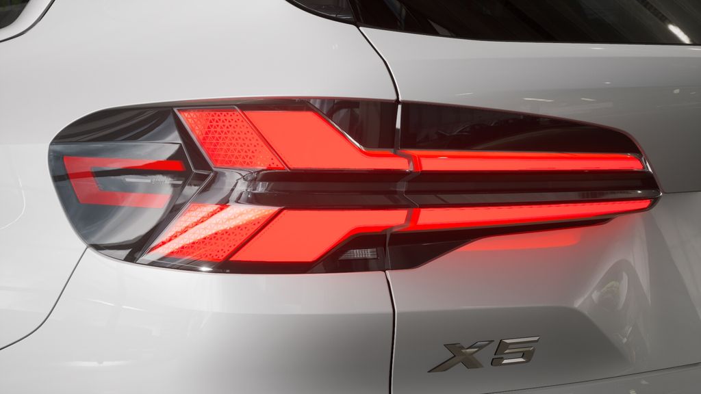 Thumbnail: 2026 BMW X5 - 32