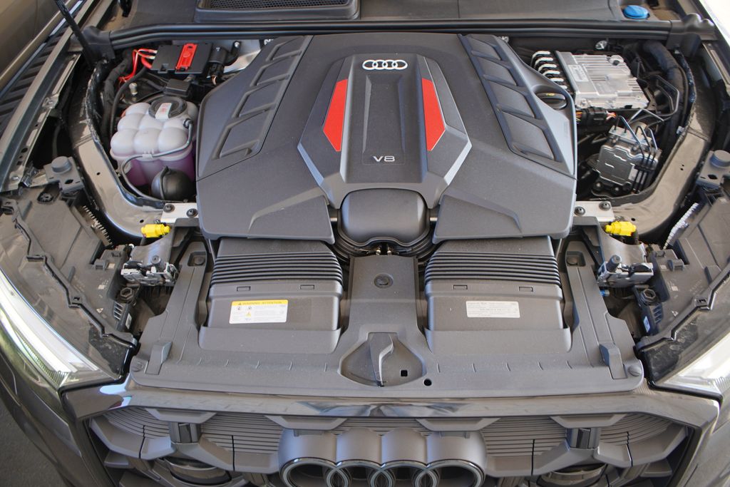 2025 Audi SQ7  23