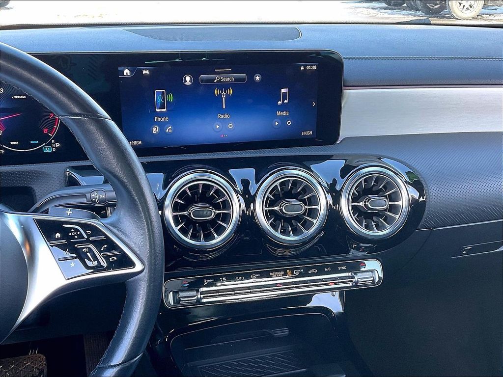 2025 Mercedes-Benz CLA — photo 17