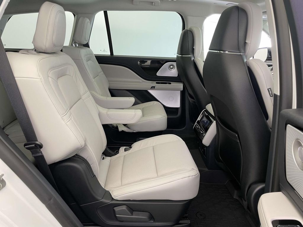 2026 Lincoln Aviator Reserve White at Phil Fitts Ford