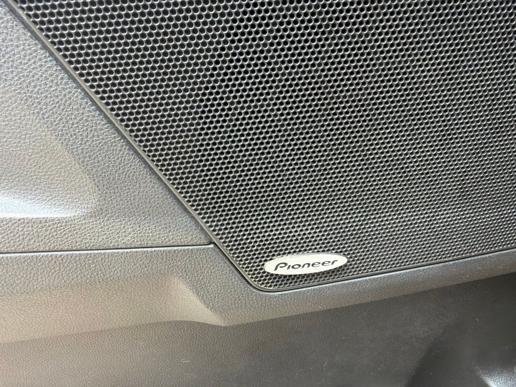 Used 2013 Black Chevrolet LT image 18