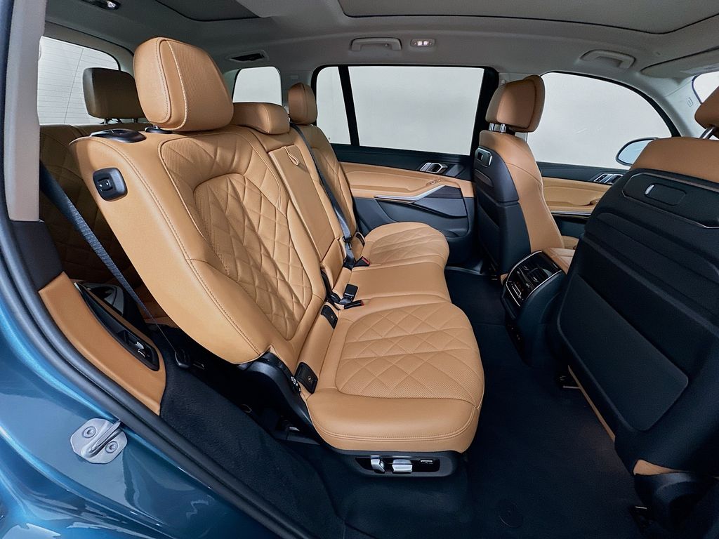 Thumbnail: 2024 BMW X7 - 29