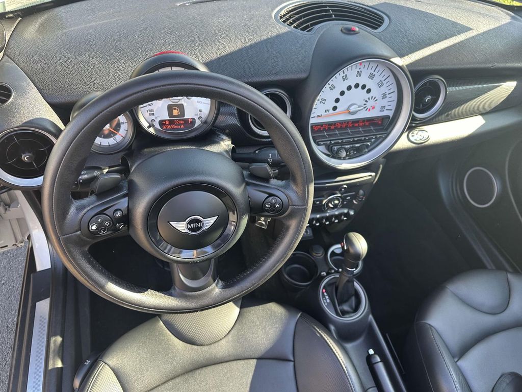 2014 MINI Cooper Base 19