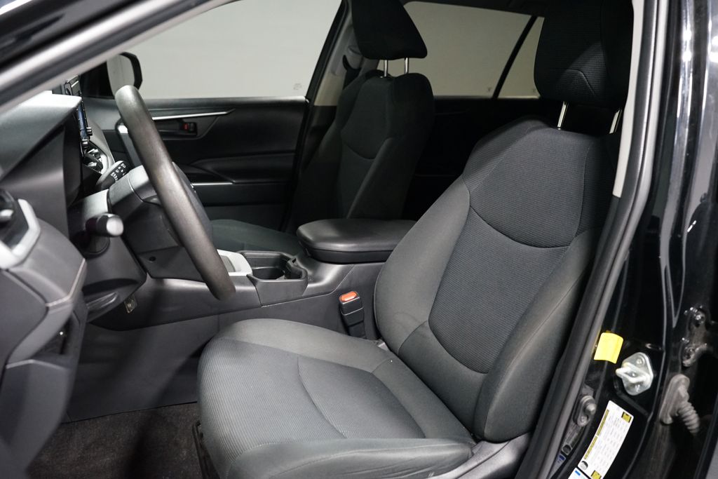 Thumbnail: 2019 Toyota RAV4 - 6