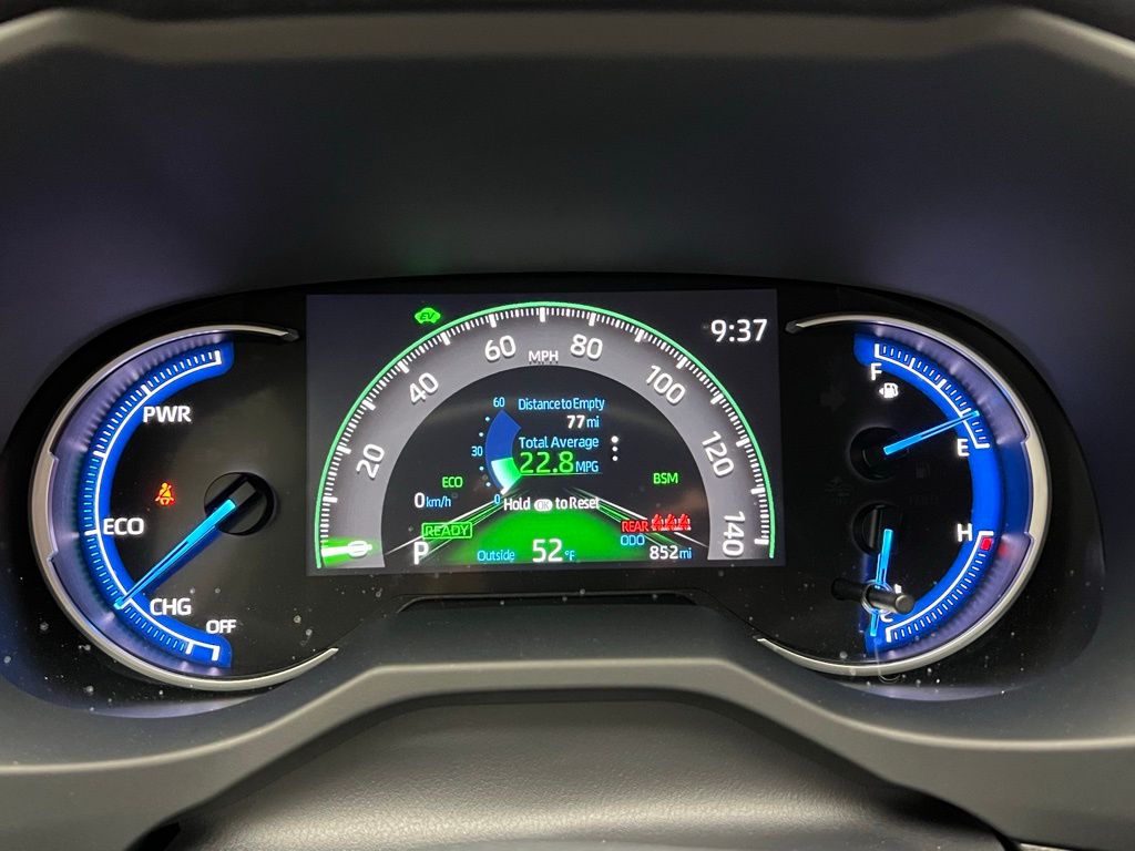 2025 Toyota RAV4 XLE 19