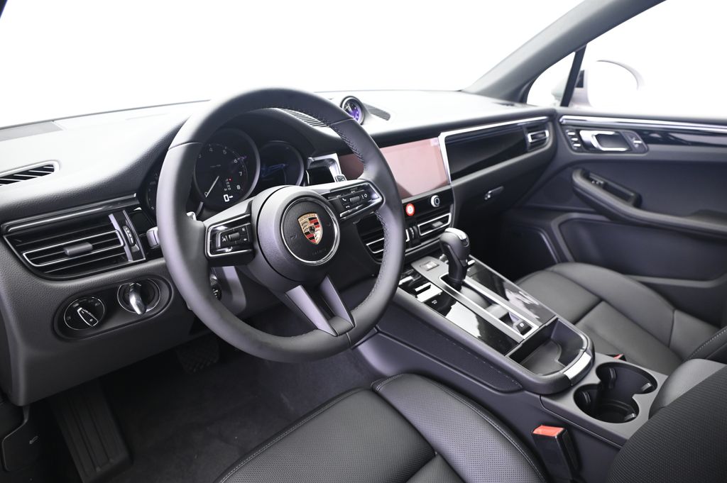 Thumbnail: 2025 Porsche Macan - 28