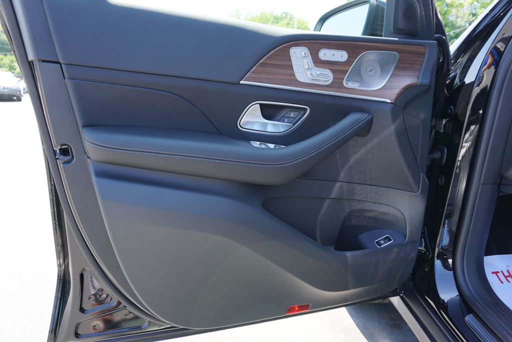 Thumbnail: 2026 Mercedes-Benz GLE - 21