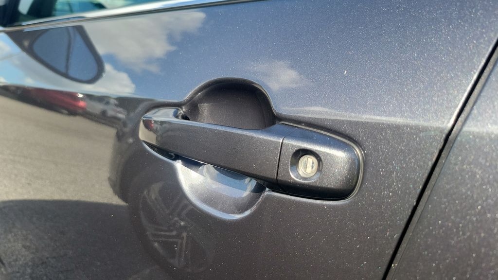 Used 2014 Gray Toyota SE image 6