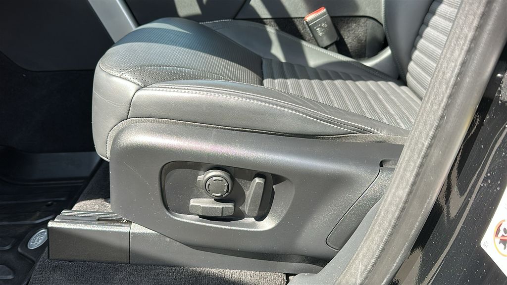 used 2025 Land Rover Discovery car, priced at $59,987